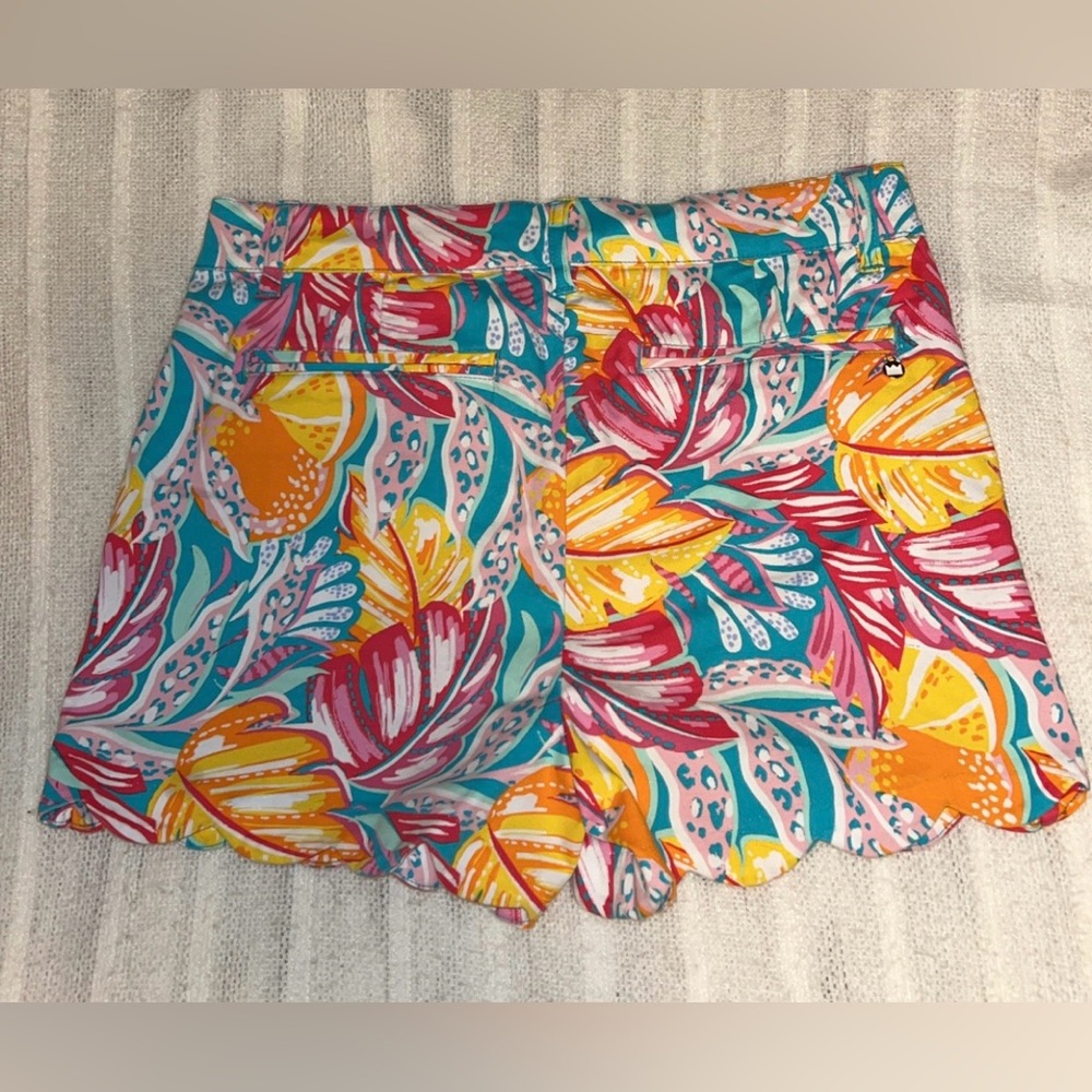 Crown & Ivy Scalloped shorts Size 14 (Kids)